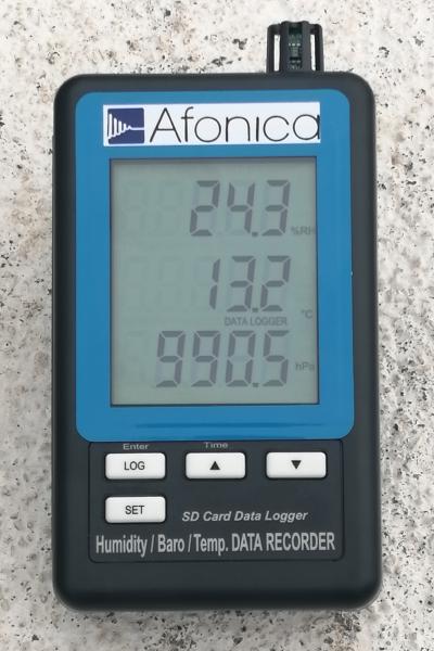 Portable barometric station with data acquisition